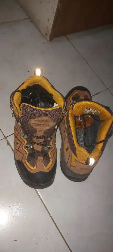 Sepatu Gunung outdoor hiking trekking 40,5cm