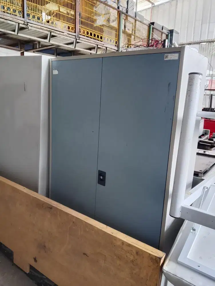 Menjual barang kantor second