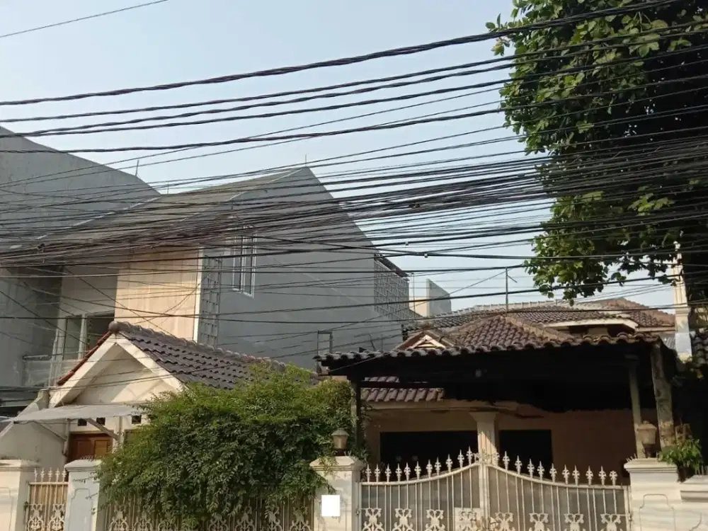 RUMAH DI JUAL CEPAT - LOKASI STRATEGIS DI ASEM BARIS RAYA - Nego