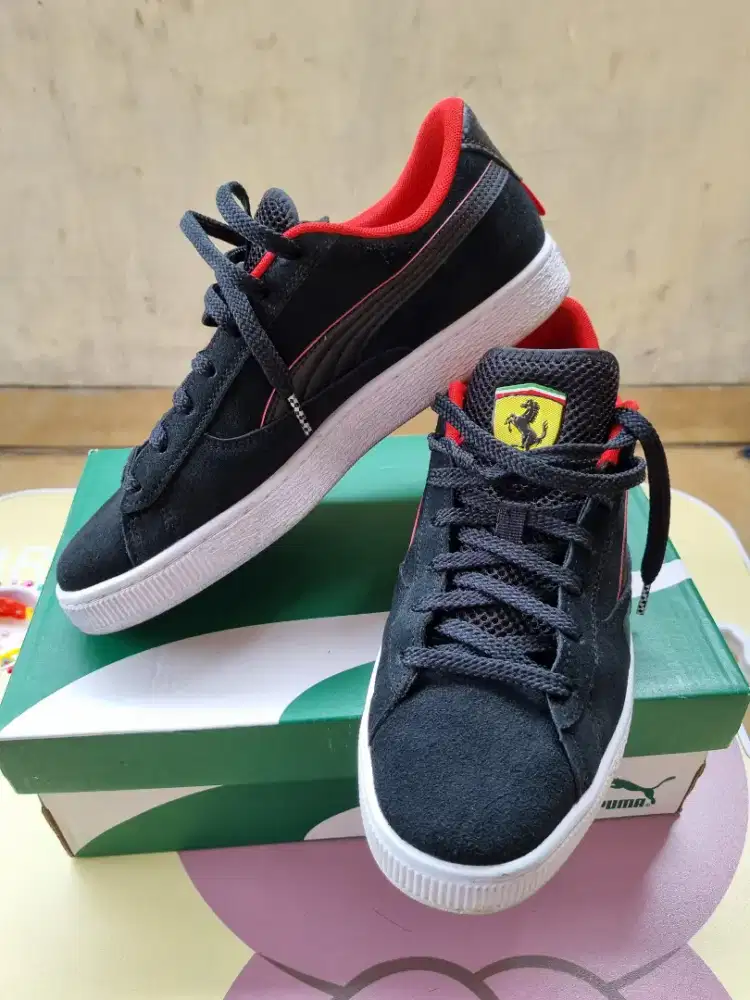 Sepatu Puma Suede x Ferarri