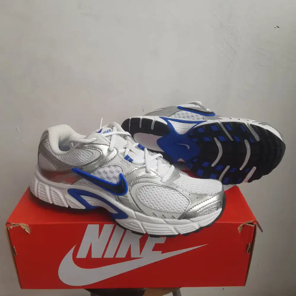 SEPATU PRIA RUNNING NIKE V5 RNR white/vastgrey
