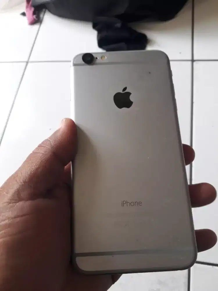 Ip 6plus 64bgb hp normal siap.paki bepas aloperator