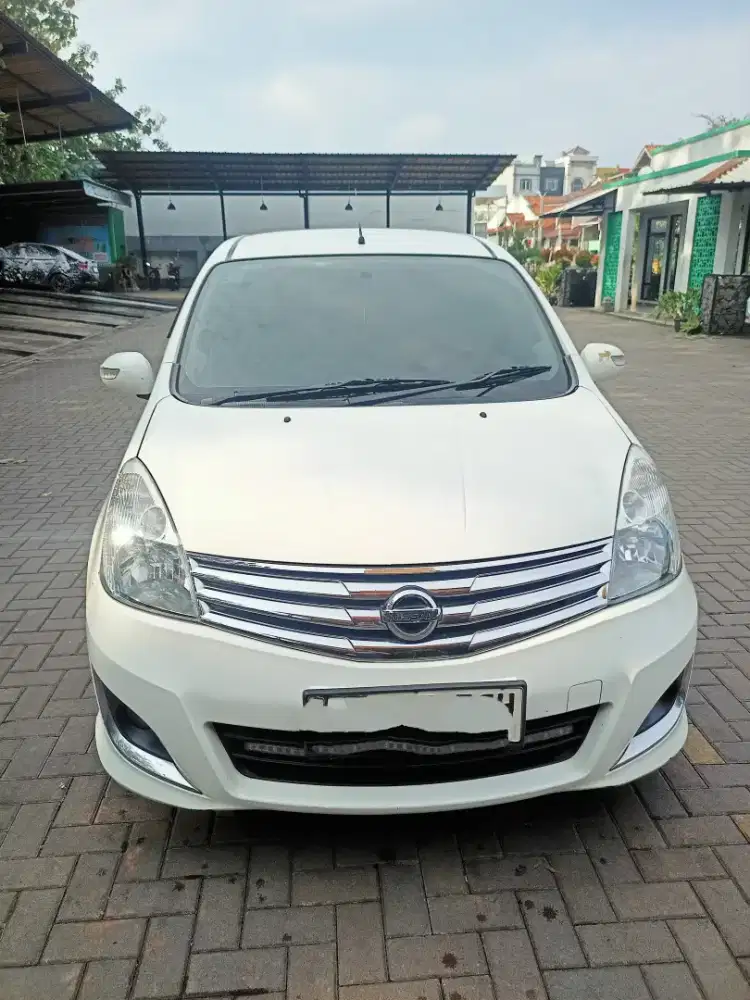 Grand Livina Ultimate 2013 Putih