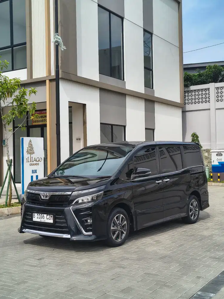 Toyota Voxy 2.0 2019