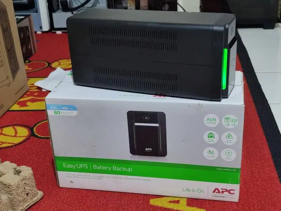 UPS APC Easy 900VA 480W