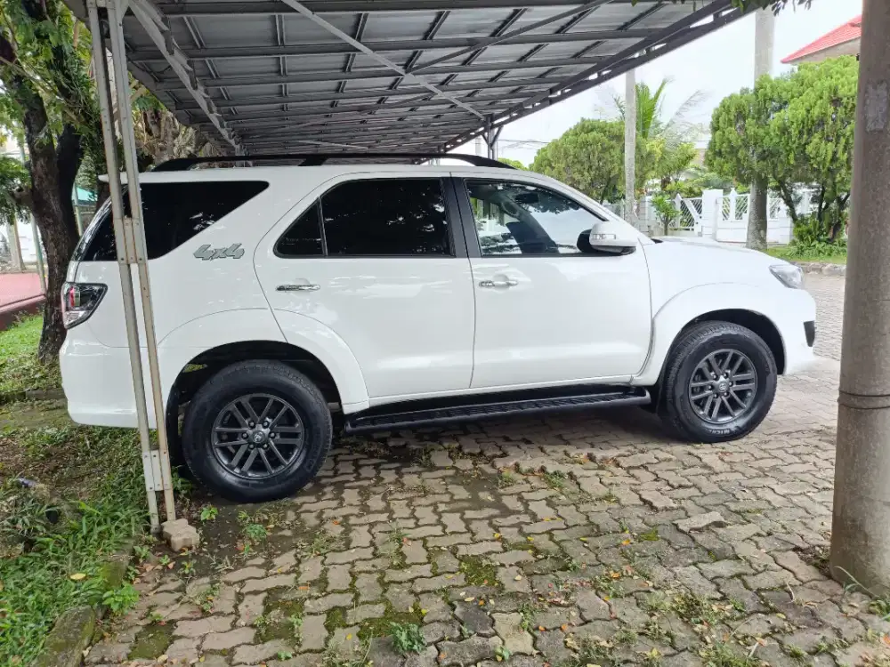 Toyota Fortuner Vnt 4x4 2015 Diesel Automatic Putih Non TRD