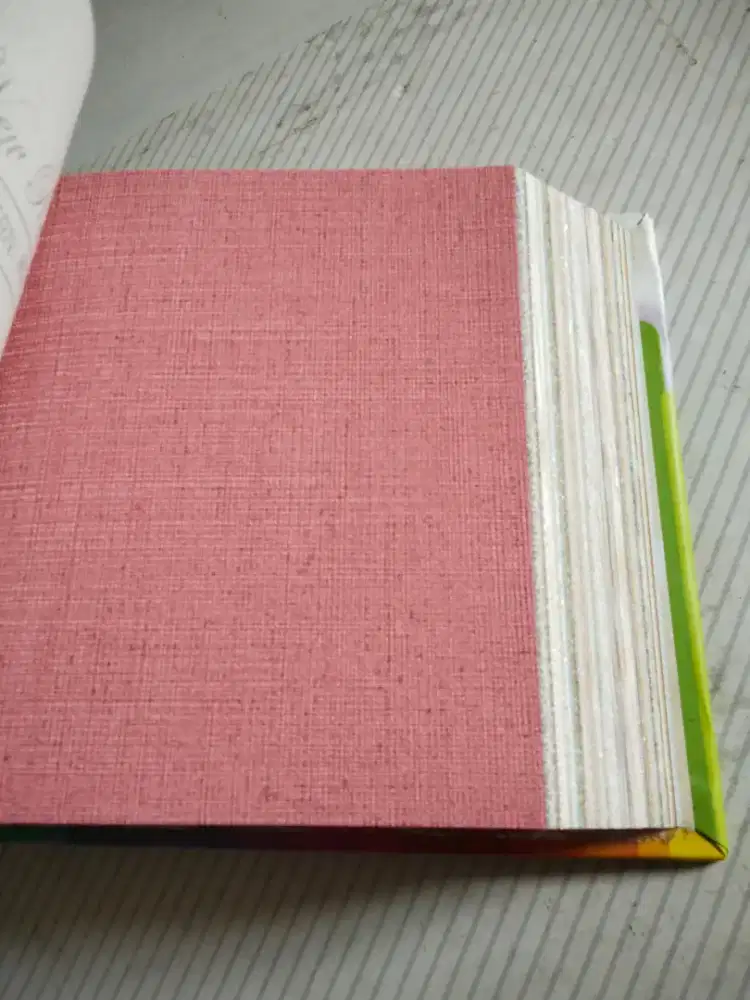 Wallpaper dinding premium polos