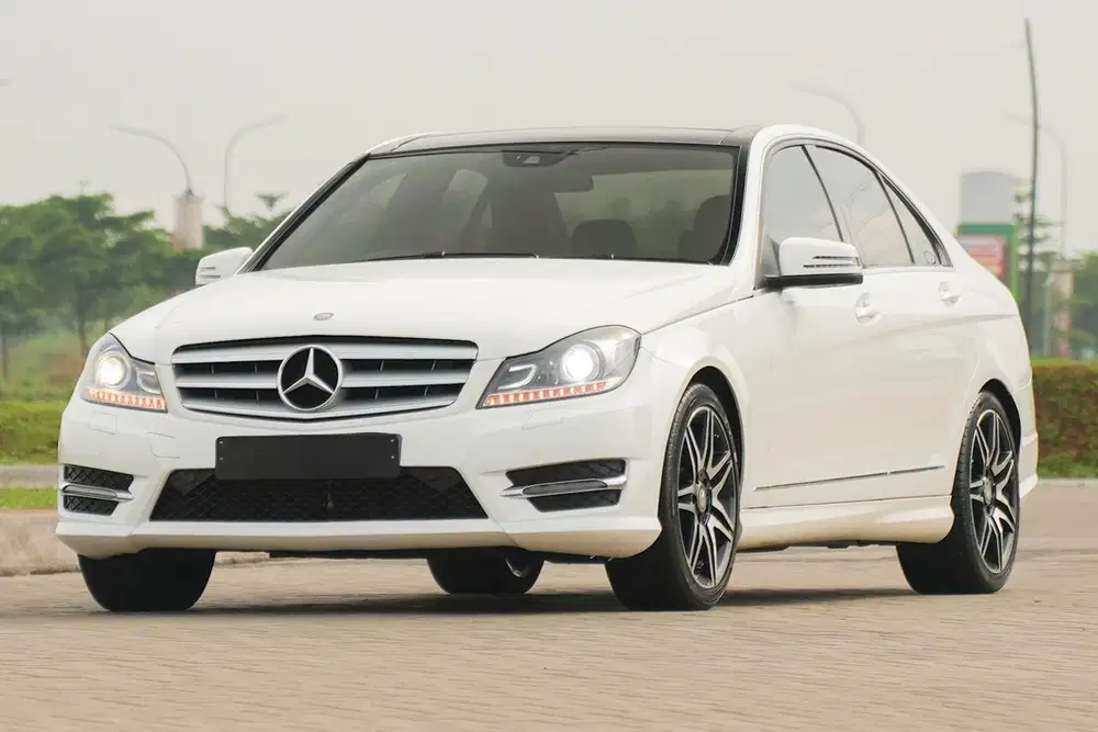 Panoramic Rare! Mercedes Benz C250 AMG Plus 2014 Pristine! 320i e250