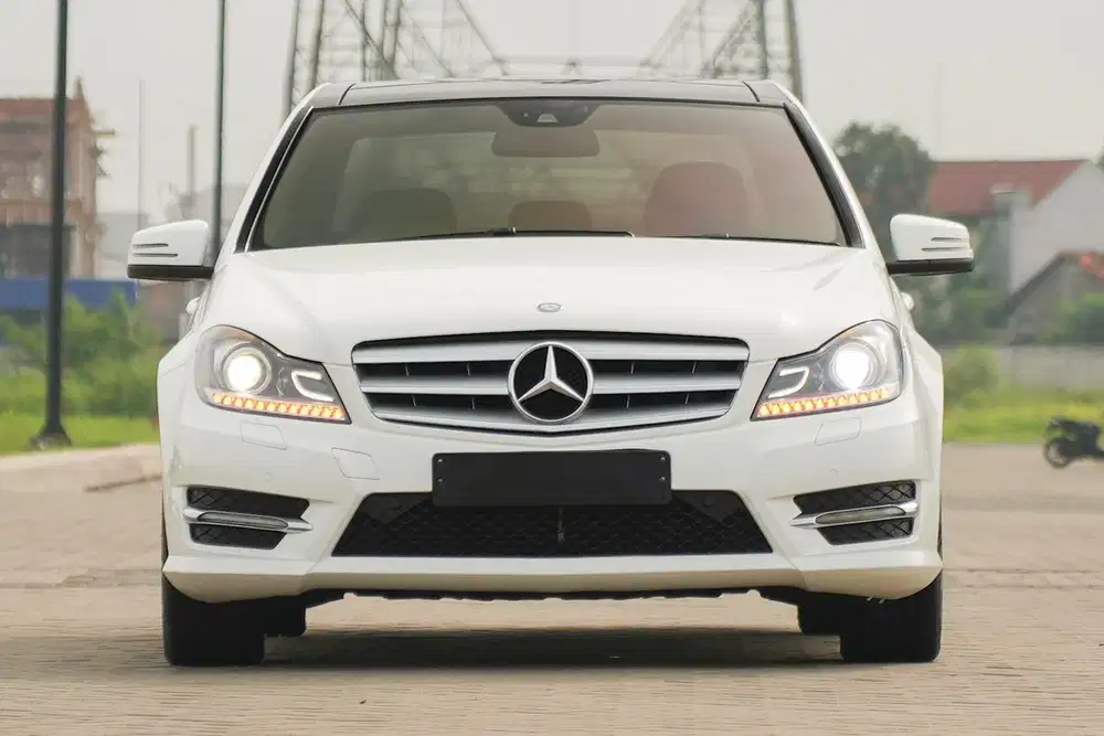 Panoramic! Kolektor Mercedes Benz C250 AMG Plus 2014 White Alcantara