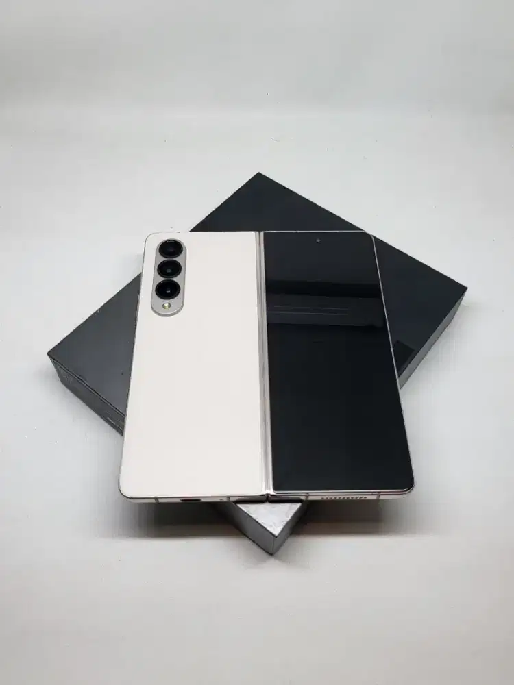 Samsung Galaxy Z Fold4 (12/512GB) Resmi Indonesia - Fullset Original