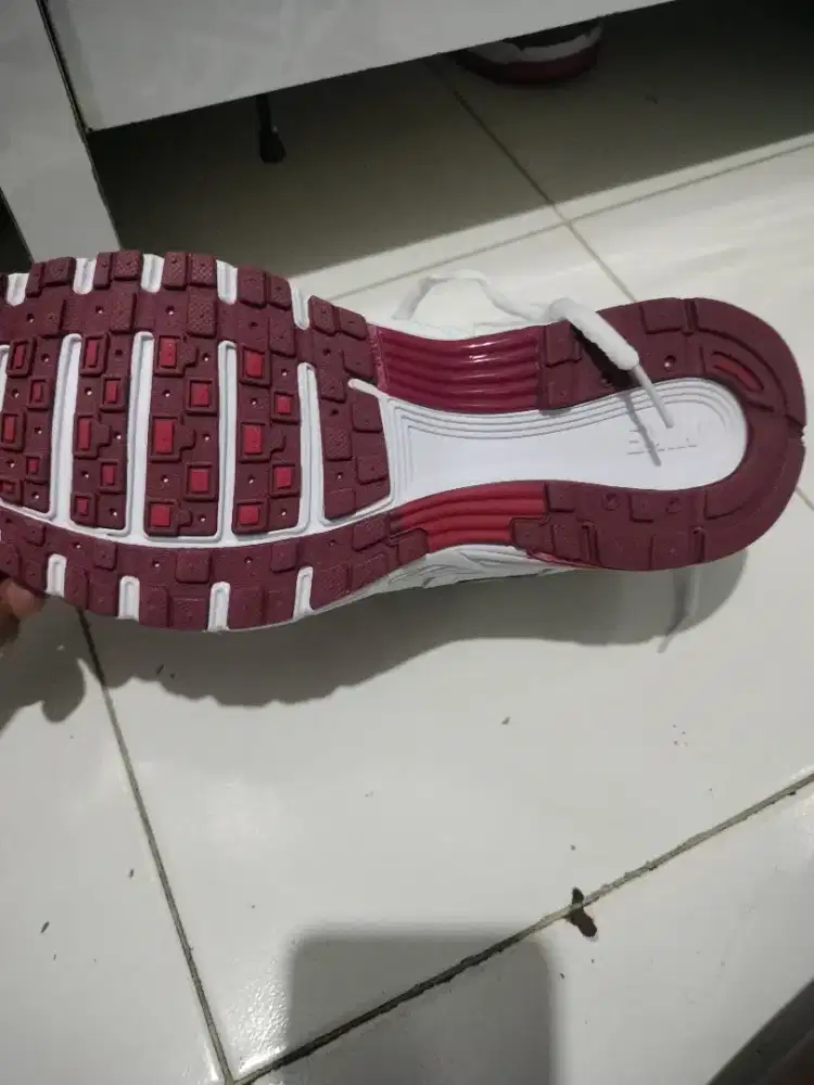 Sepatu nike p6000