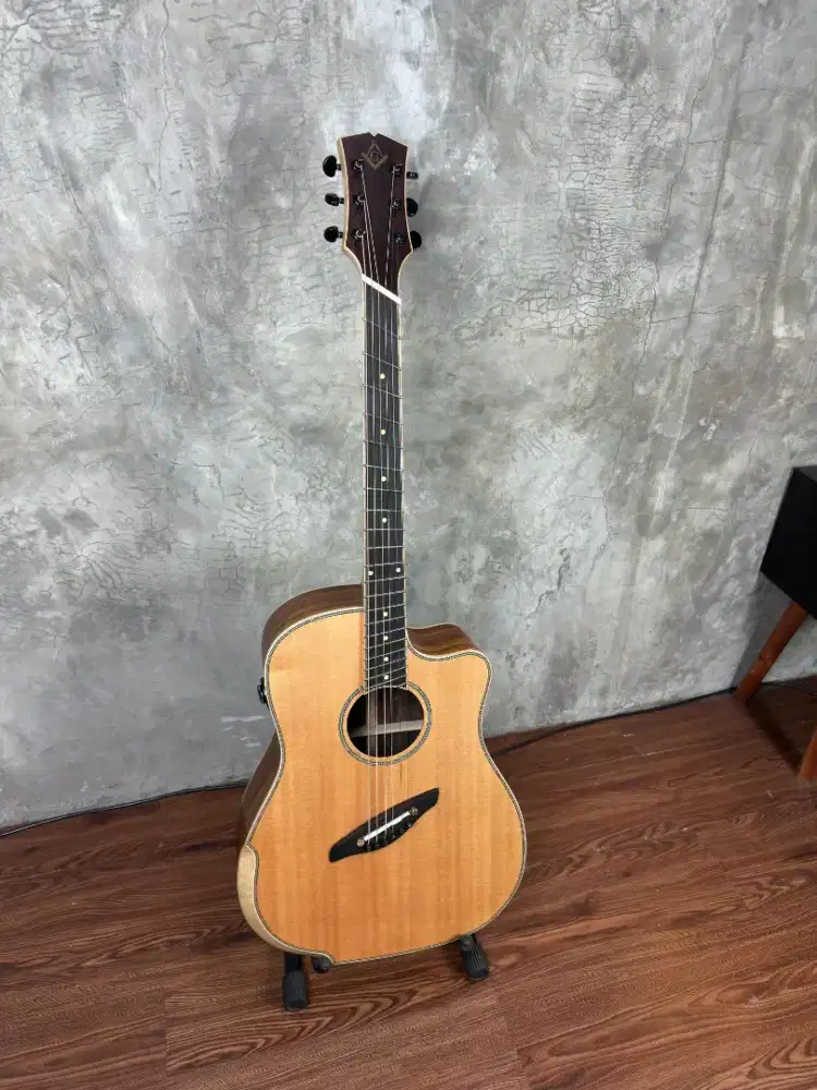 Gitar Acoustic Custom MultiScale by Stranough