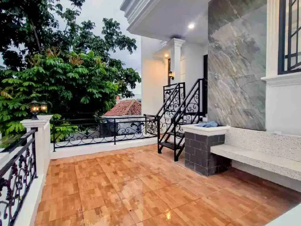 RUMAH 2 LANTAI ADA ROOFTOP DI KALISARI,PASAR REBO JAKARTA TIMUR