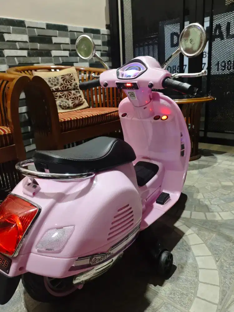 Moto motoran anak di cas