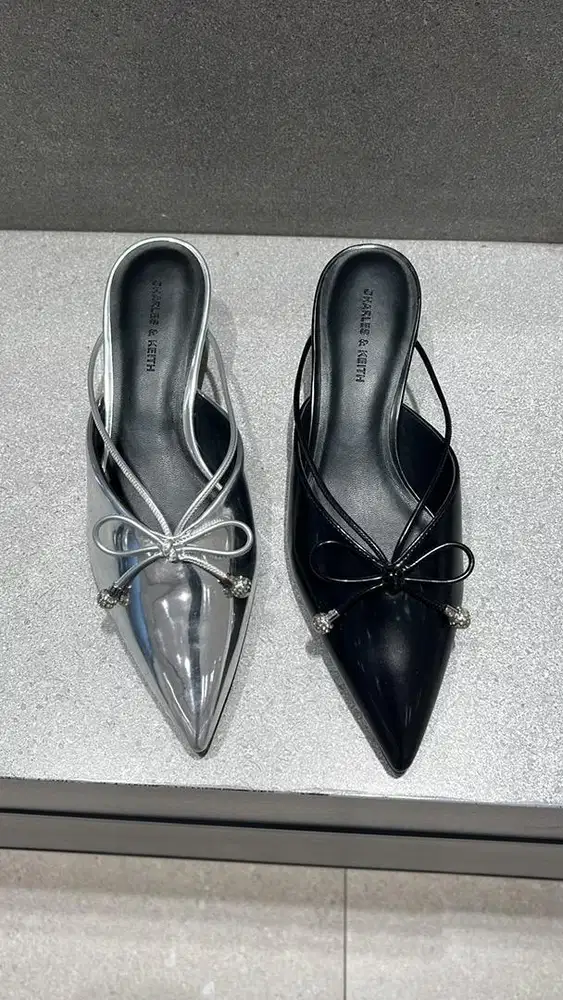 Sepatu sandal charles & keith