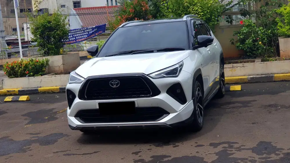 Km35rb toyota yaris cross s gr cvt tss 2023 putih two tone