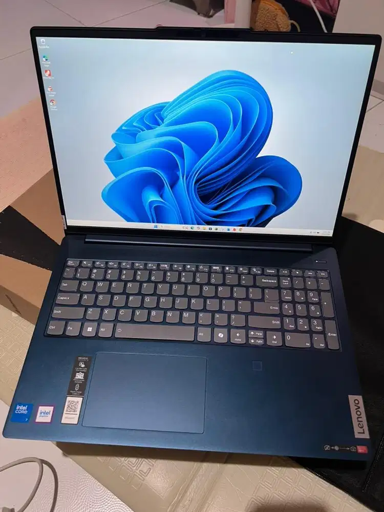 Lenovo ideapad slim 5 core 7 150u 16/1 tb fulset resmi