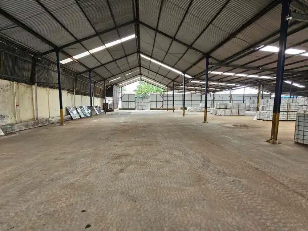 Disewa – Gudang Skala Besar Akses Kontainer 40ft di Raya Narogong, Bekasi