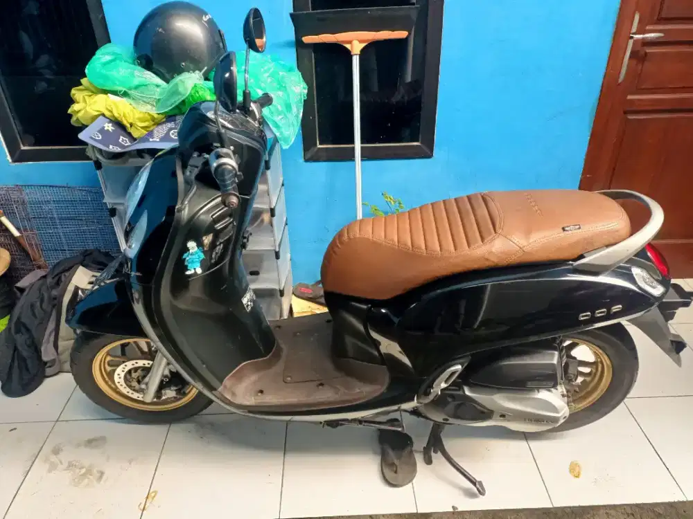 Scoopy prastige hitam 2021