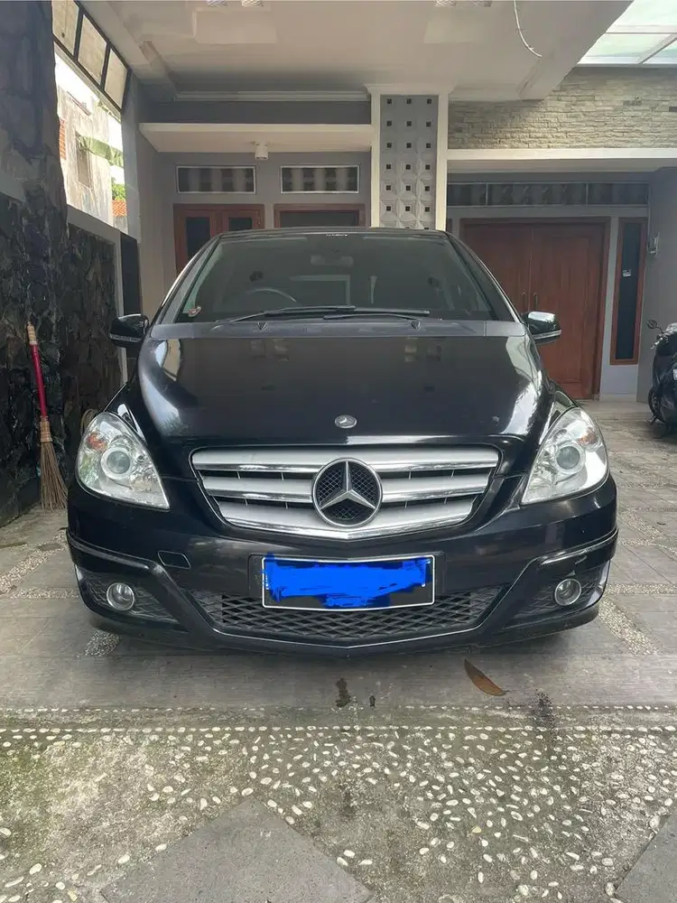 Mercedes-Benz B180 2010 Bensin