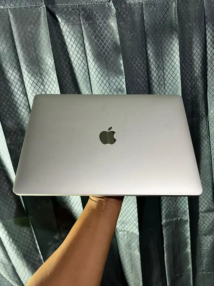 Macbook Pro 2020 siap kerja editing
