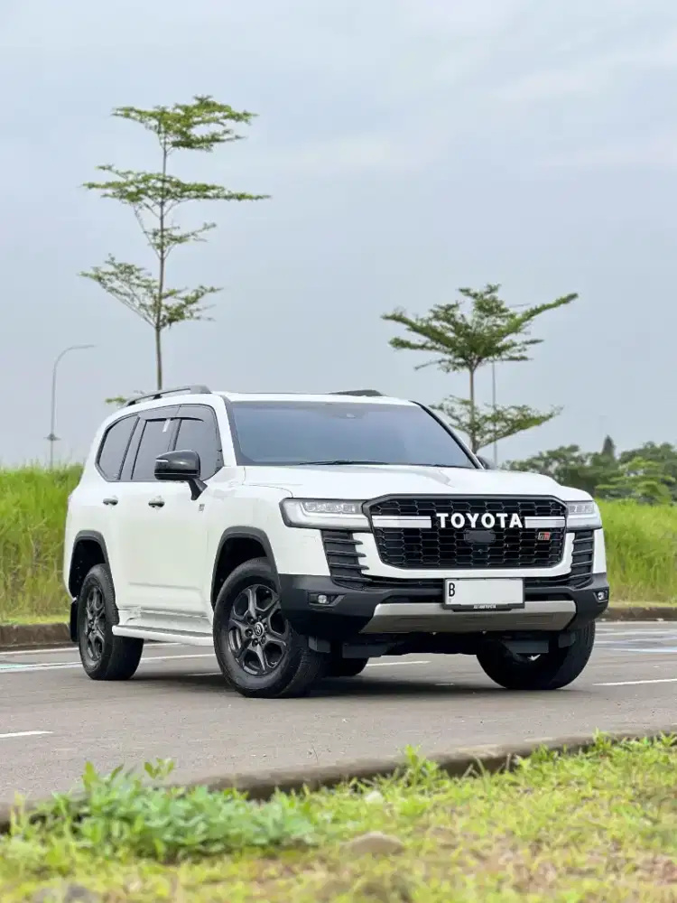 TOYOTA LAND CRUISER 300 GR-SPORT 2024
