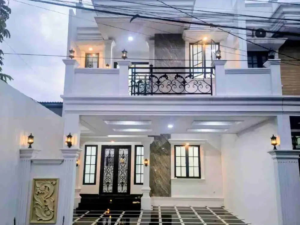 RUMAH MEWAH DALAM KOMPLEK ADA ROOFTOP DI KALISARI PASAR REBO