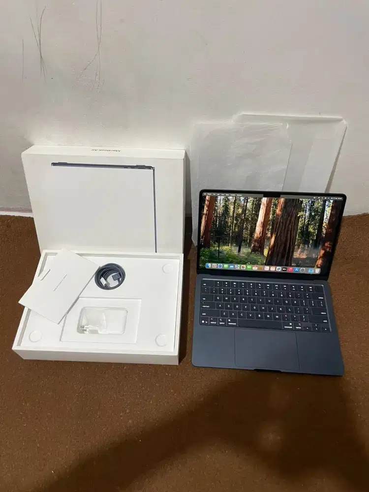 Macbook Air M4 16/256 iBox Like New