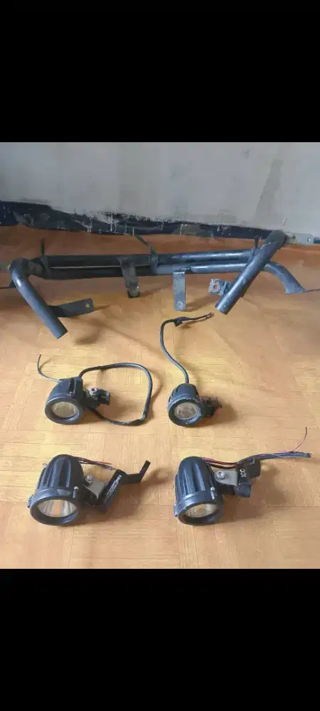 Lampu tembak 4 buah & bracket samping