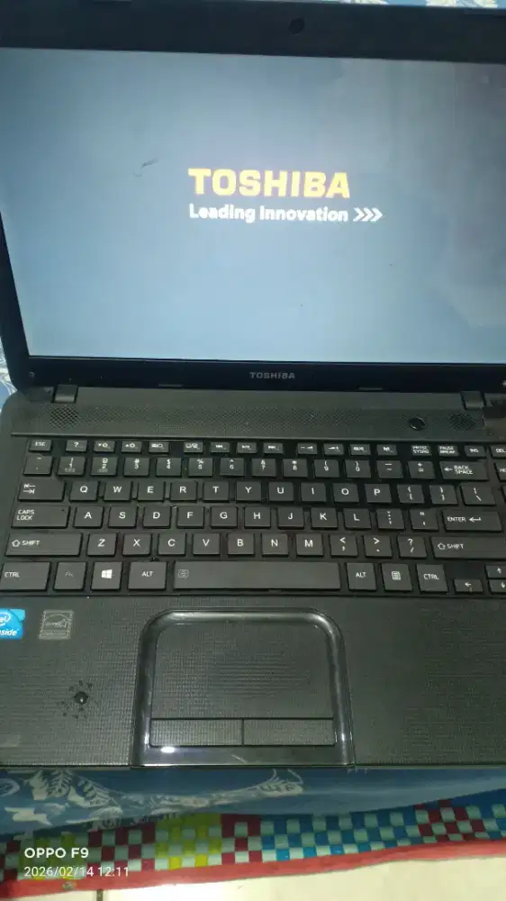 Laptop TOSHIBA + Tas nya