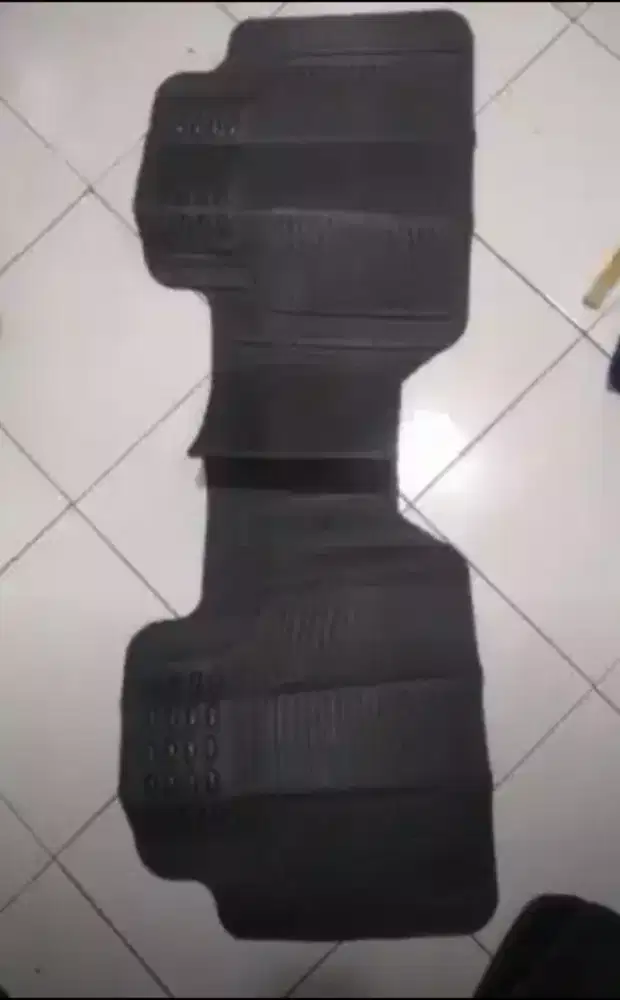 Karpet baris tengah Universal