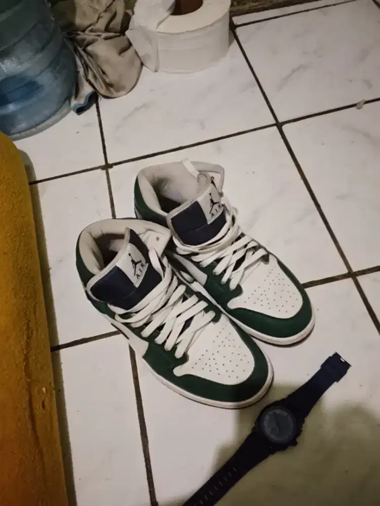 Jual beli sepatu jaktim