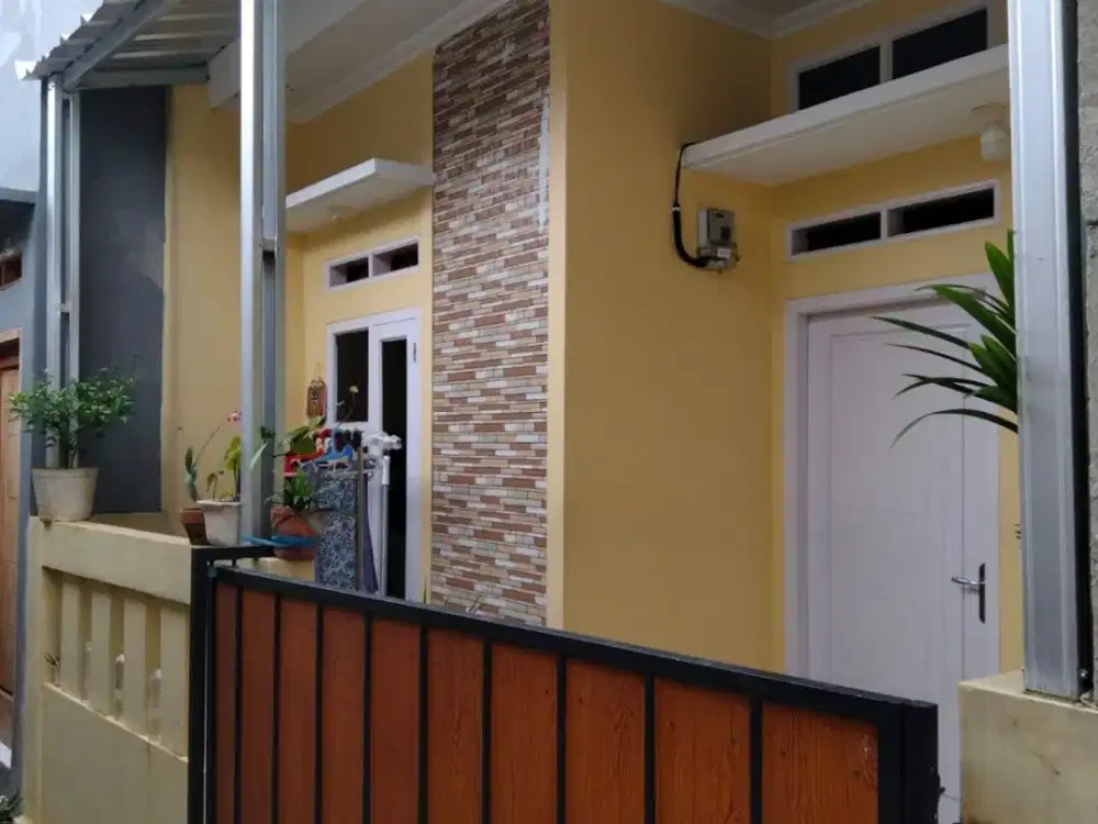 RUMAH SIAP HUNI 2 KAMAR DILOKASI STRATEGIS DEKAT STASIUN HANYA 100 JUTAAN
