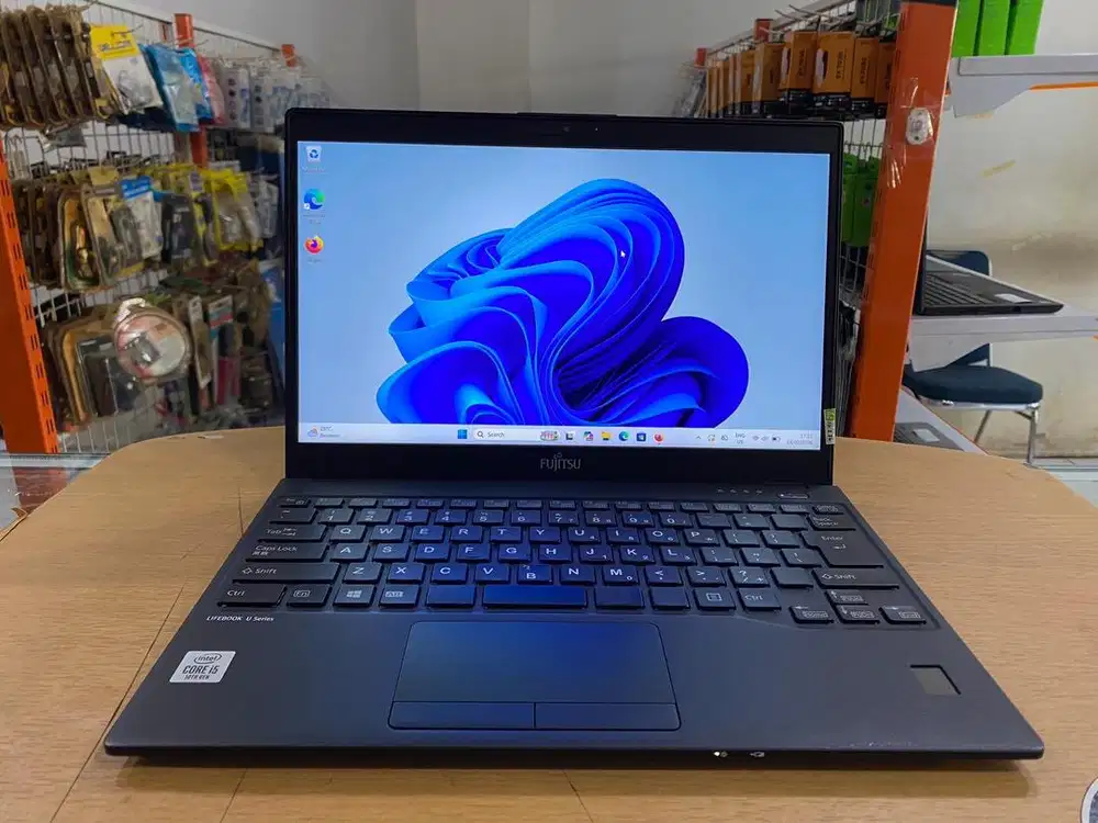 Laptop Fujitsu Core i5Gen10 Ram 4GB SSD 128GB Tipis Ringan Mulus
