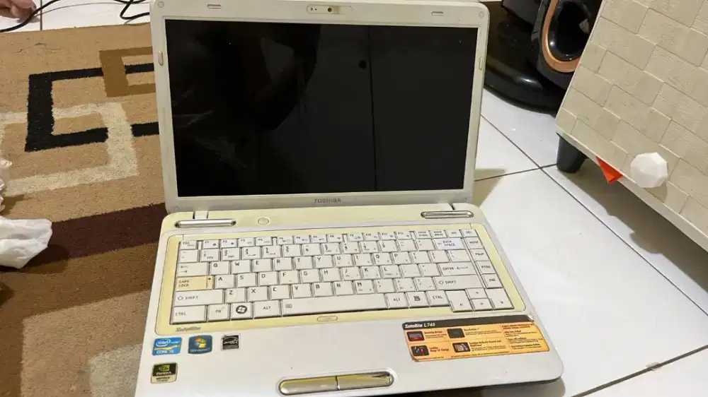 Laptop Toshiba Satellite L745