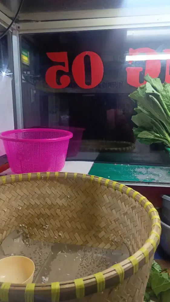 Frilance jualan es dan gorengan