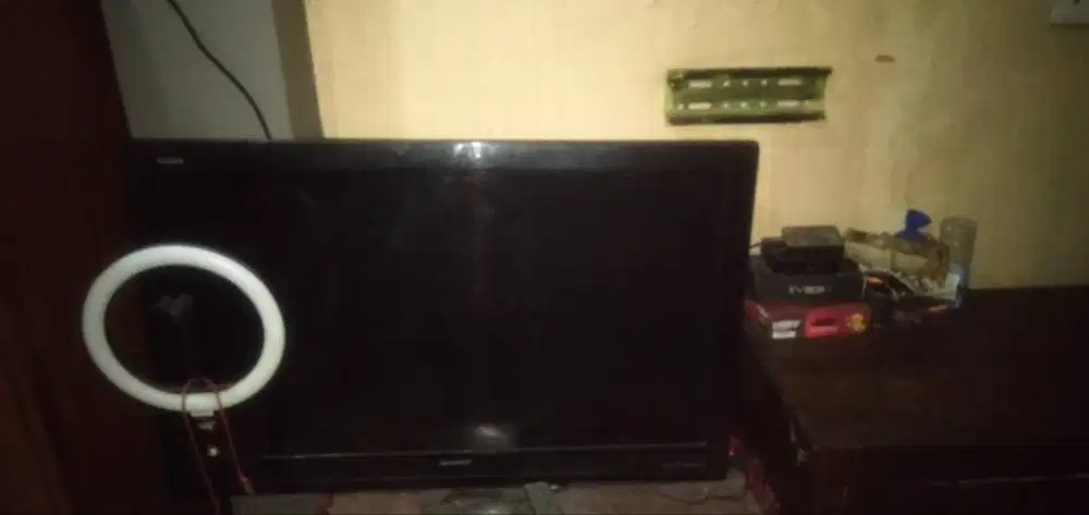 TV LCD 43 inc merk Sharp