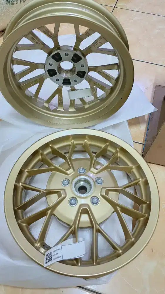 Velg vespa 12in gold