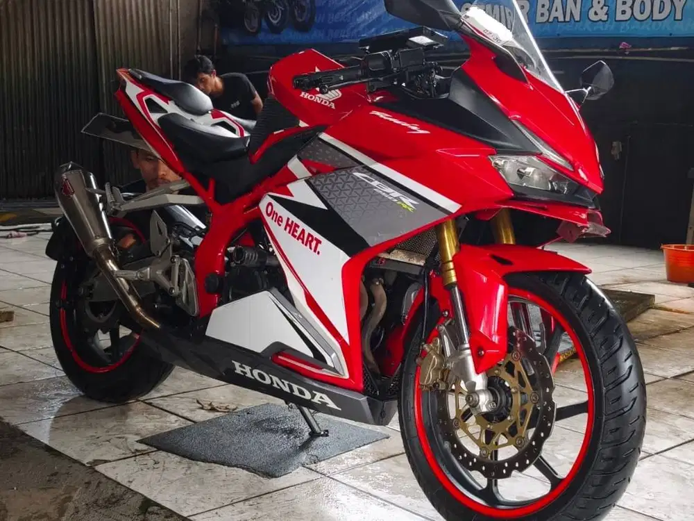 Honda CBR250RR 2017 non ABS Racing Red