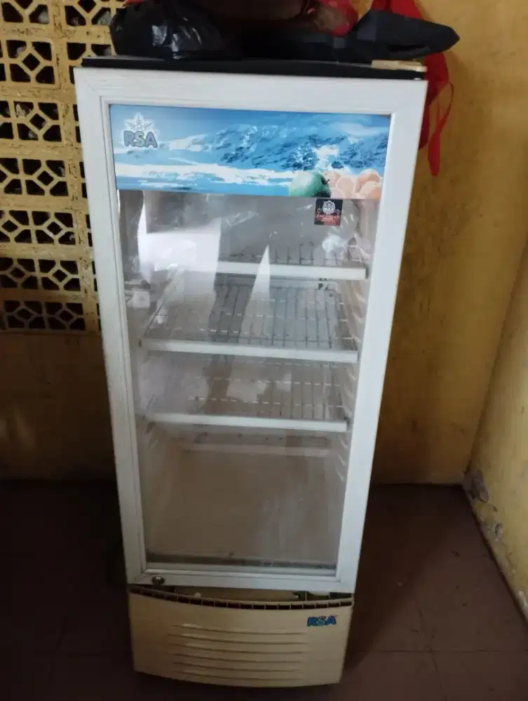 DI JUAL SHOWCASE RSA MASIH DINGIN