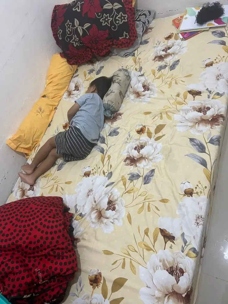 Di Jual Kasur Inoac, Lemari, Meja Makan, Kulkas 2 pintu