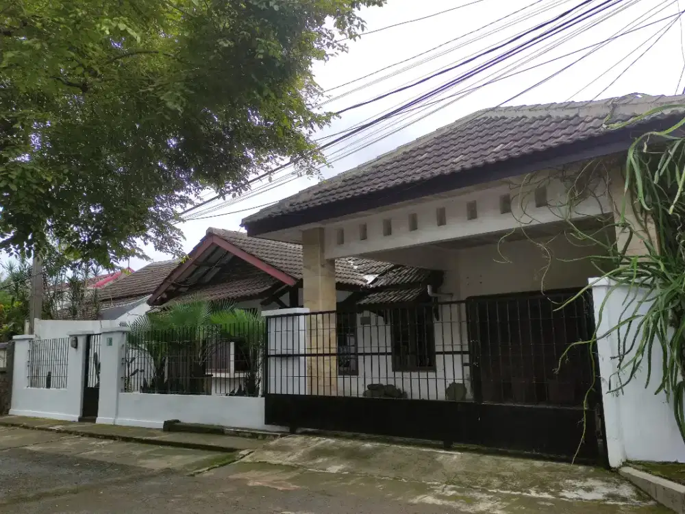 DIJUAL RUMAH UNTUK TEMPAT TINGGAL DAN USAHA