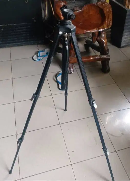 TRIPOD UNIVERSAL 175cm
