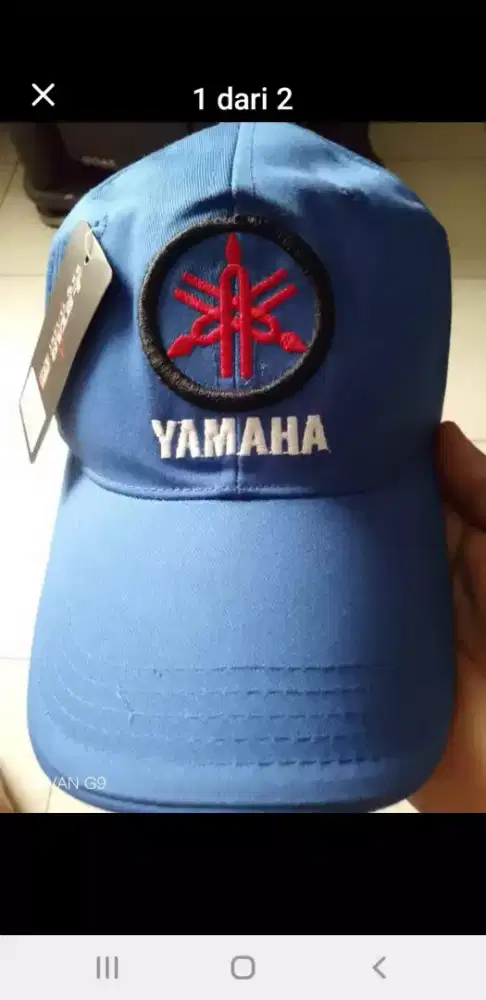 Topi Yamaha biru