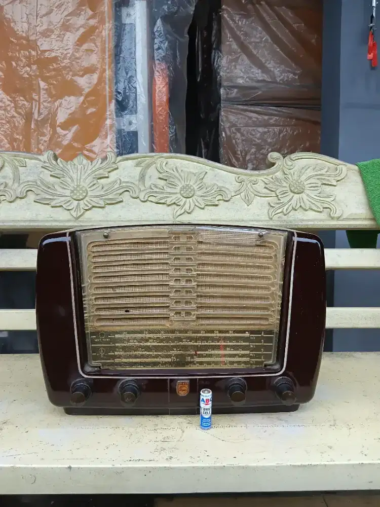 Philips BX320A tahun 1952, sebuah radio tabung vakum klasik