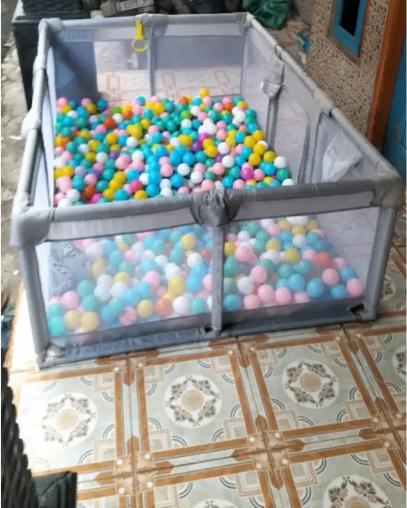 MANDI BOLA LENGKAP DENGAN BOLA NYA