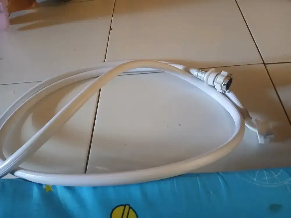 Selang mesin cuci 1,5 m.