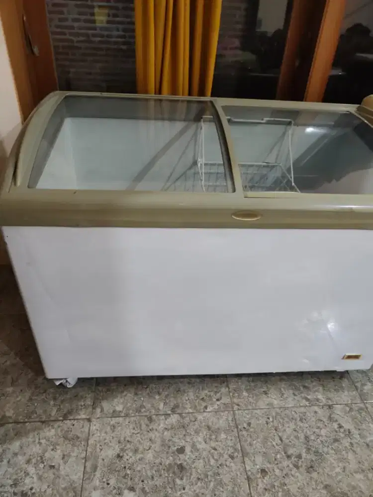 Freezer box sleding kaca