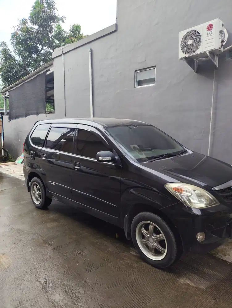 Daihatsu Xenia 2011 Bensin