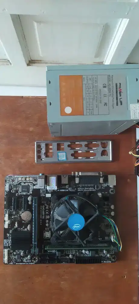 Mb Gygabyte proc i3-6100 psu